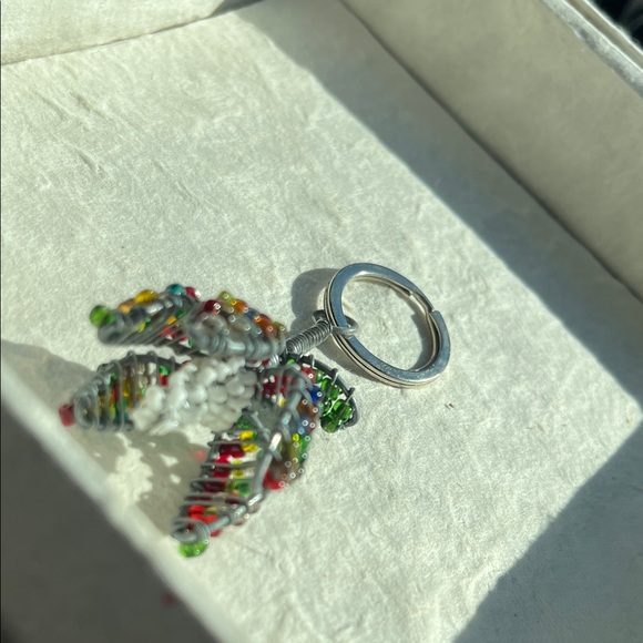 🌸 Handmade Beaded Flower Keychain – Colorful Wire & Seed Beads - Picture 3 of 7